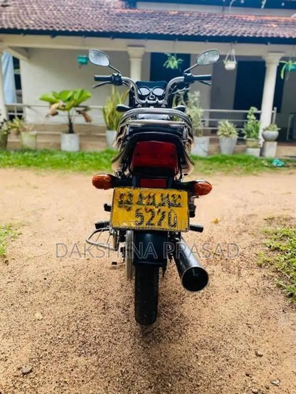 Bajaj CT100 2015