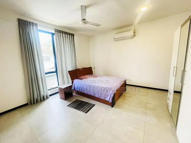 Spacious 4-Bedroom House for Rent – Thalawathugoda