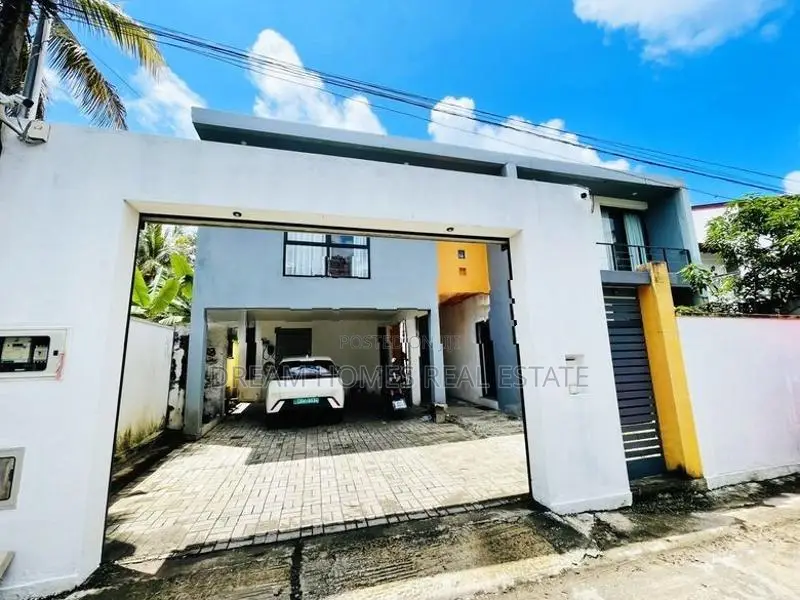 Spacious 4-Bedroom House for Rent – Thalawathugoda