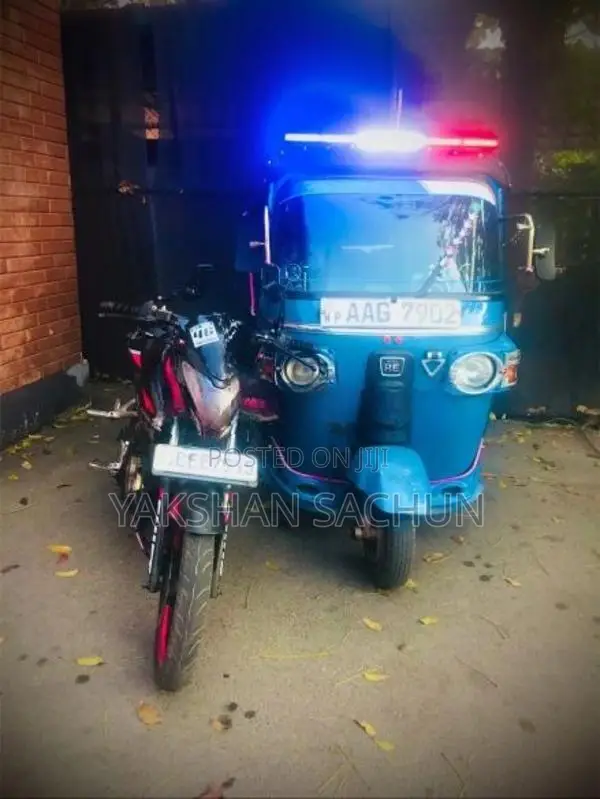 Bajaj RE 2013