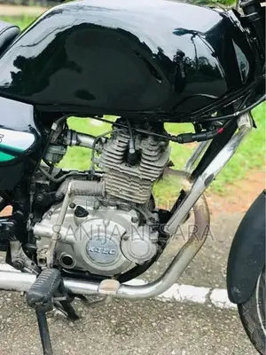 Bajaj Caliber 2005