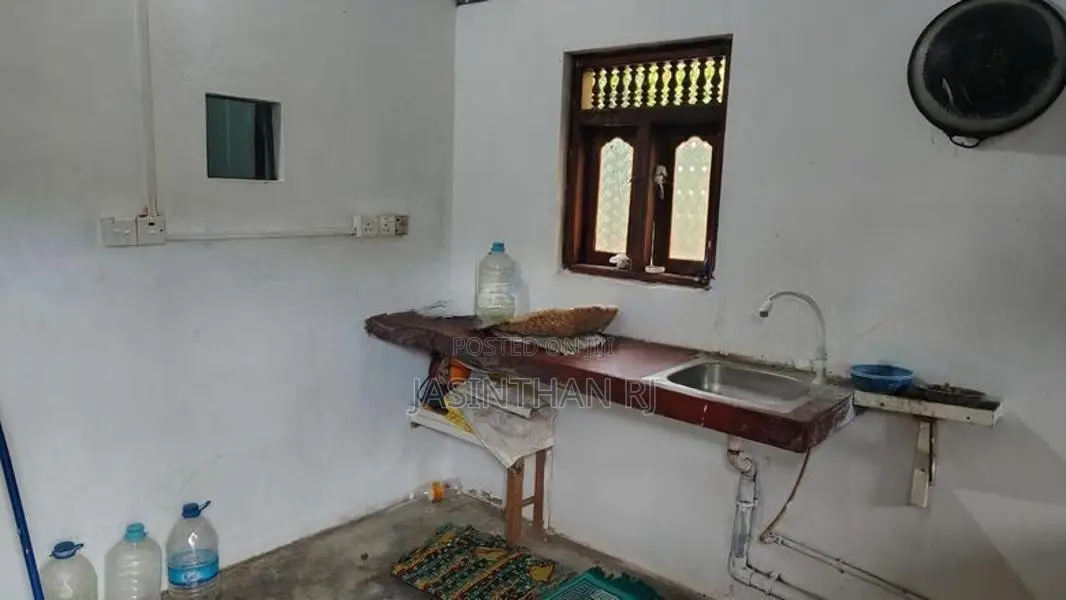 வீட்டுடன் காணி விற்பனைக்கு