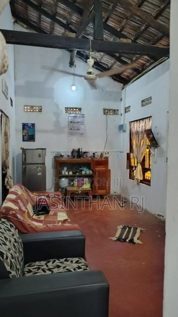 வீட்டுடன் காணி விற்பனைக்கு