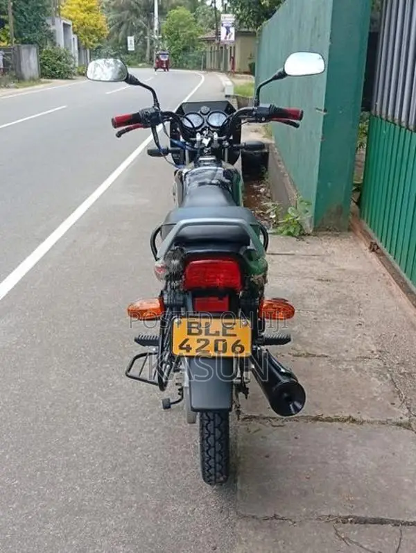 Bajaj CT100 2026