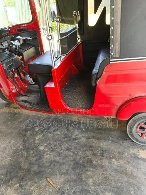 Bajaj RE 2015