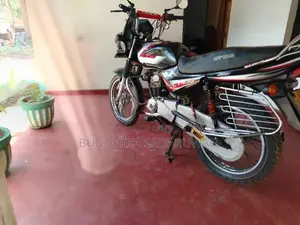 Bajaj CT100 2012