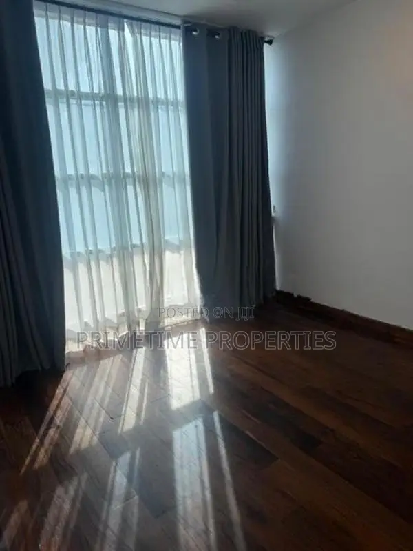 3 Bedroom Unfurnished Apartment for Rent in Col