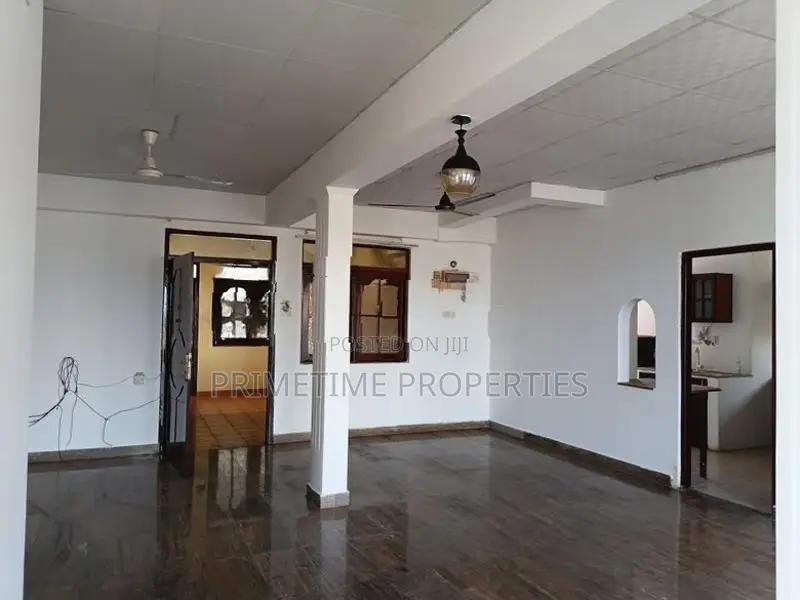 3 Bedroom Unfurnished Apartment for Rent in Col