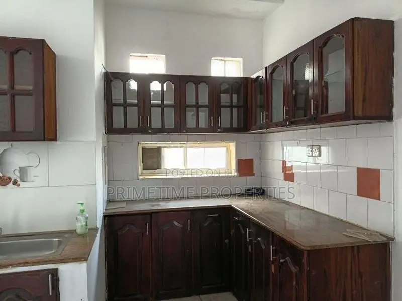 3 Bedroom Unfurnished Apartment for Rent in Col