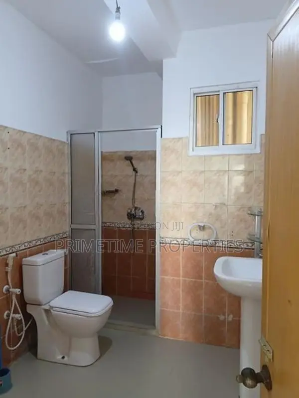 Commercial Space for Rent in Col 3