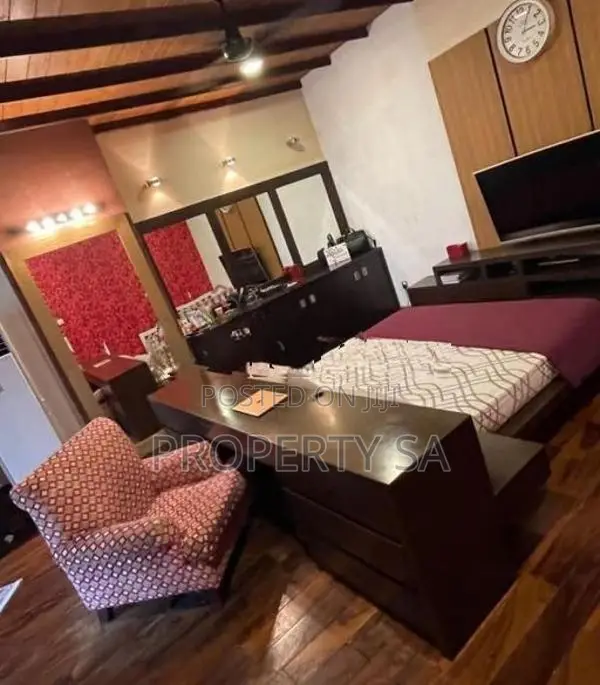 5 Bedroom House For Rent in Kollupitiya ( Colombo 3)