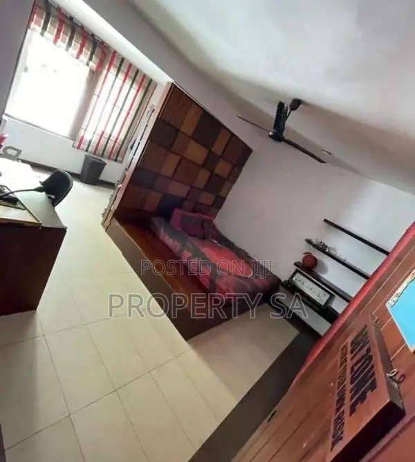 5 Bedroom House For Rent in Kollupitiya ( Colombo 3)