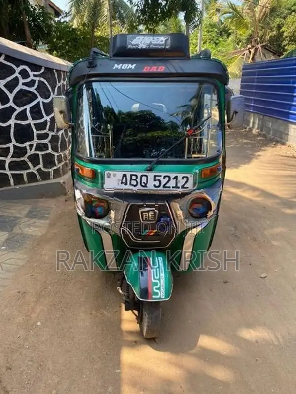 Bajaj RE 2018