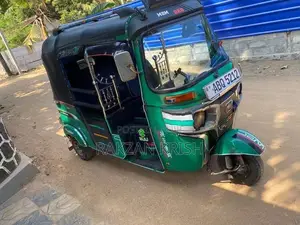 Bajaj RE 2018