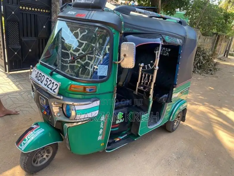 Bajaj RE 2018