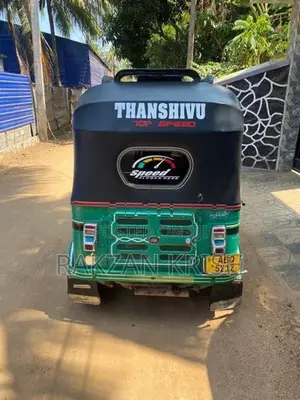 Bajaj RE 2018