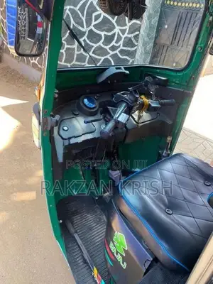 Bajaj RE 2018