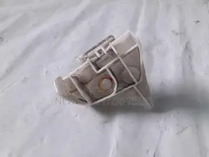 Toyota Aqua NHP10 Buffer Retainer Rear RHS