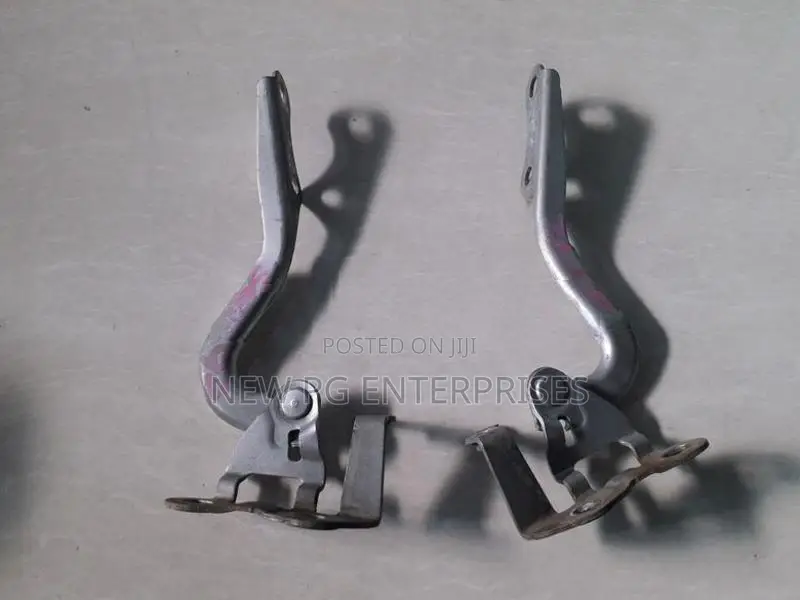 Toyota Belta SCP92 Bonnet Hinge LHS