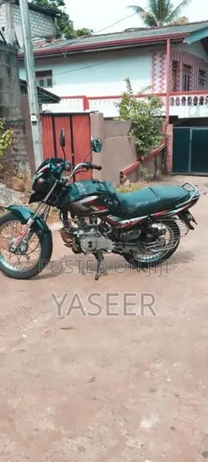 Bajaj CT100 2014
