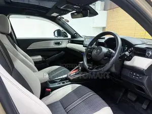 Honda Vezel Z Play Moonroof 2024