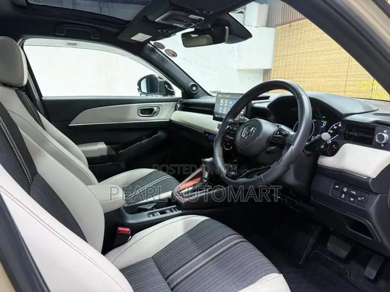 Honda Vezel Z Play Moonroof 2024