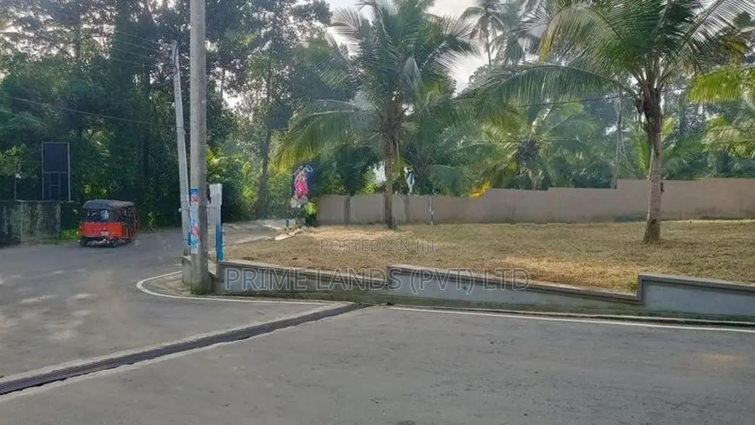 කඩවත- ගෝණනේන මාර්ගයට ළගින් බිම්කොටස්