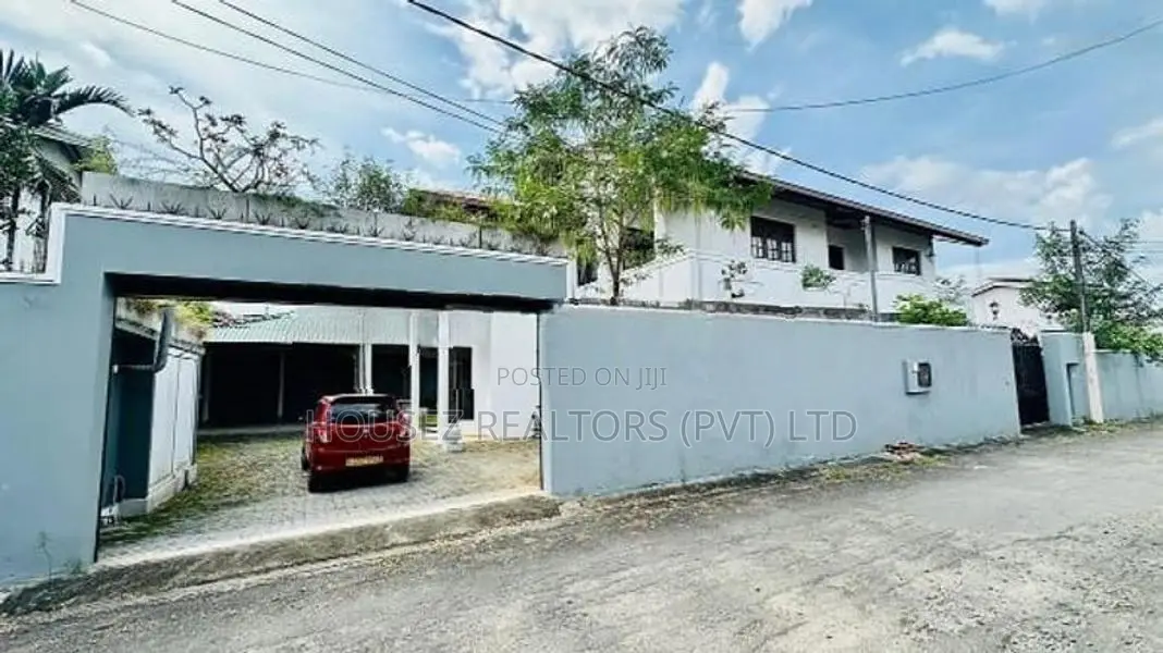 Spacious 4-Bedroom 2-Storey House for Sale – Malabe