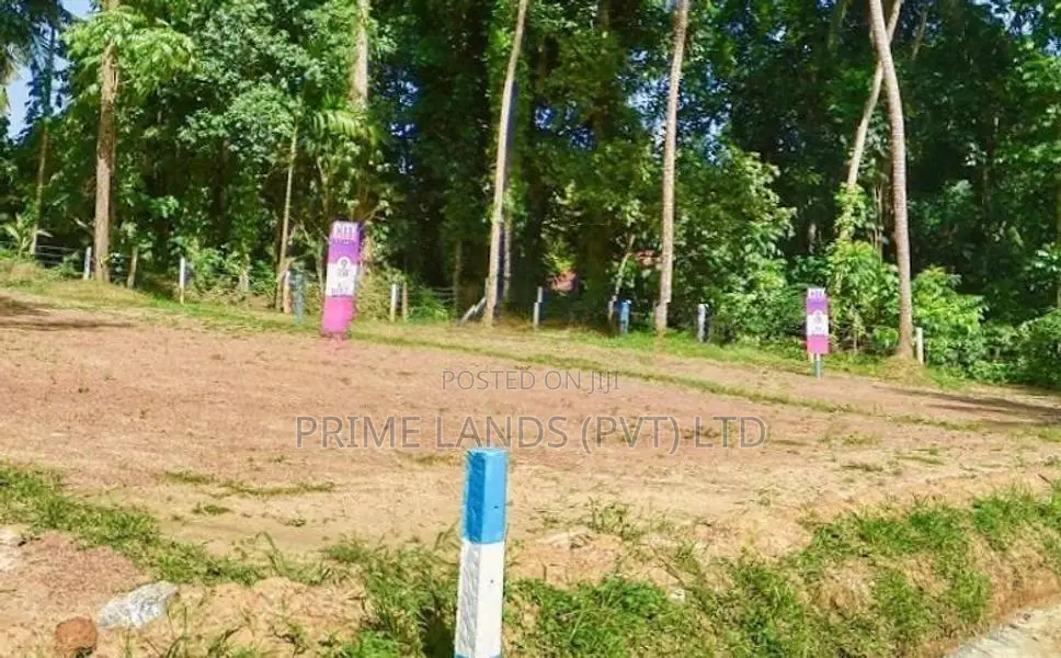 කඩවත කිරිල්ලවලින් නේවාසික බිම් කොටස්