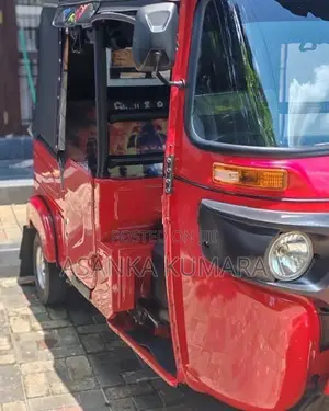 Bajaj RE 2025
