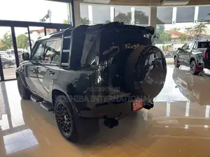 Land Rover Defender Straight Petrol 2024
