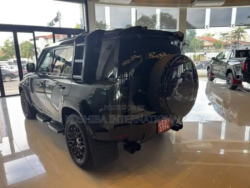 Land Rover Defender Straight Petrol 2024