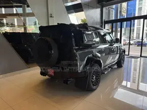 Land Rover Defender Straight Petrol 2024