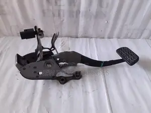 Toyota Aqua NHP10 Brake Pedal