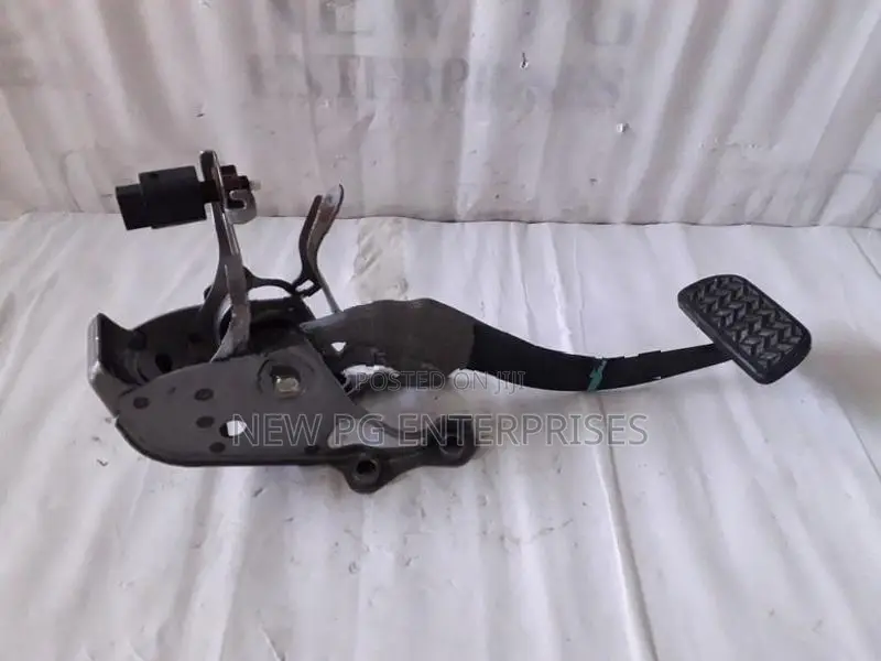 Toyota Aqua NHP10 Brake Pedal