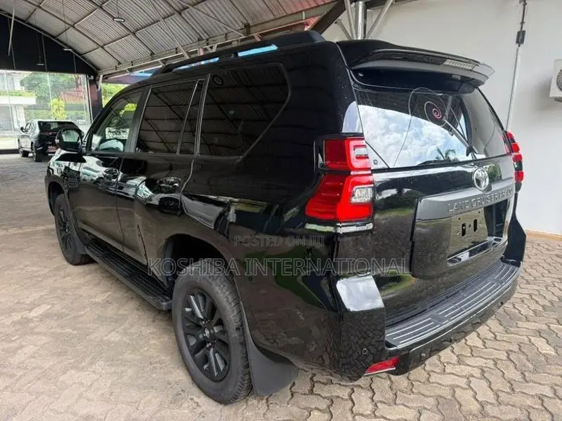 Toyota Land Cruiser Prado Trj150 Black Edition 2023