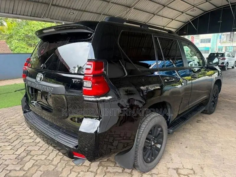 Toyota Land Cruiser Prado Trj150 Black Edition 2023