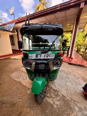 Bajaj RE 2019