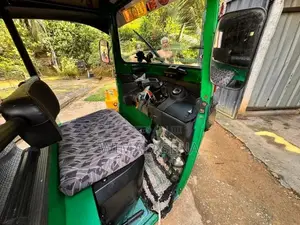 Bajaj RE 2019