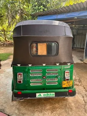 Bajaj RE 2019