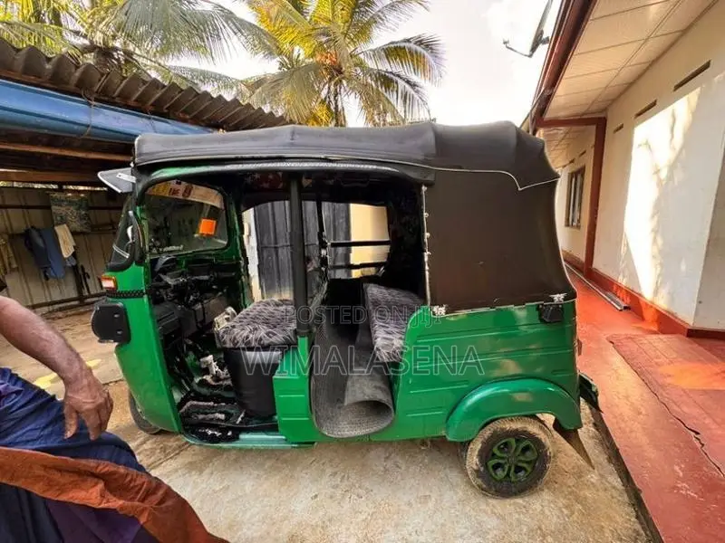 Bajaj RE 2019