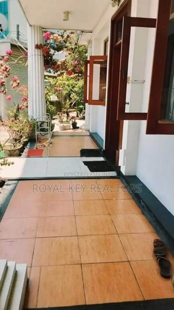 06 Bedroom Unfurnished House for Sale In Nugegoda