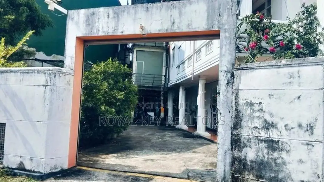 06 Bedroom Unfurnished House for Sale In Nugegoda