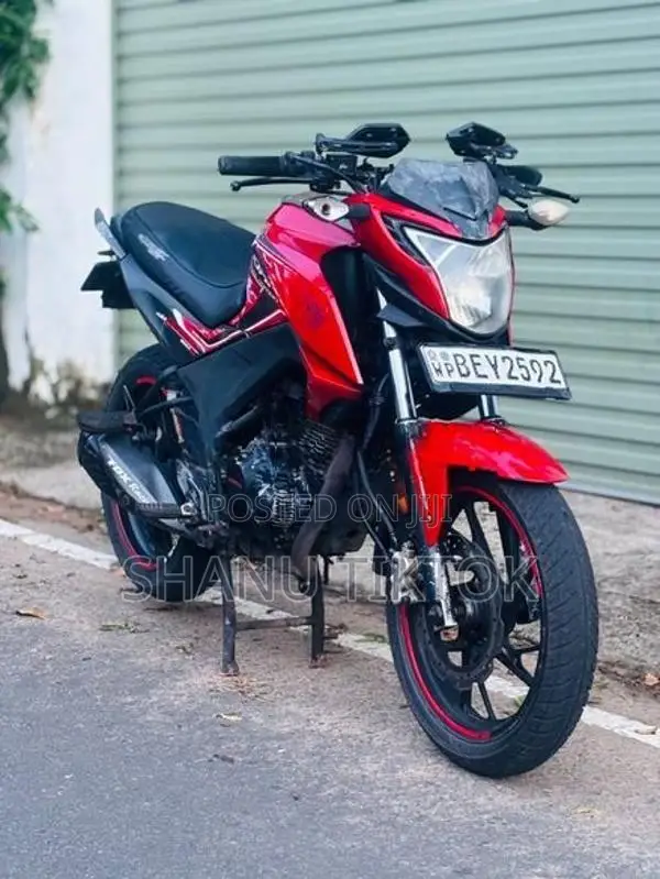 Honda CB Hornet 2016