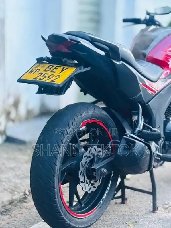 Honda CB Hornet 2016