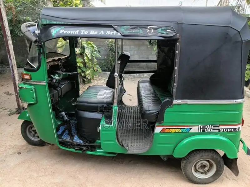 Bajaj RE 2015