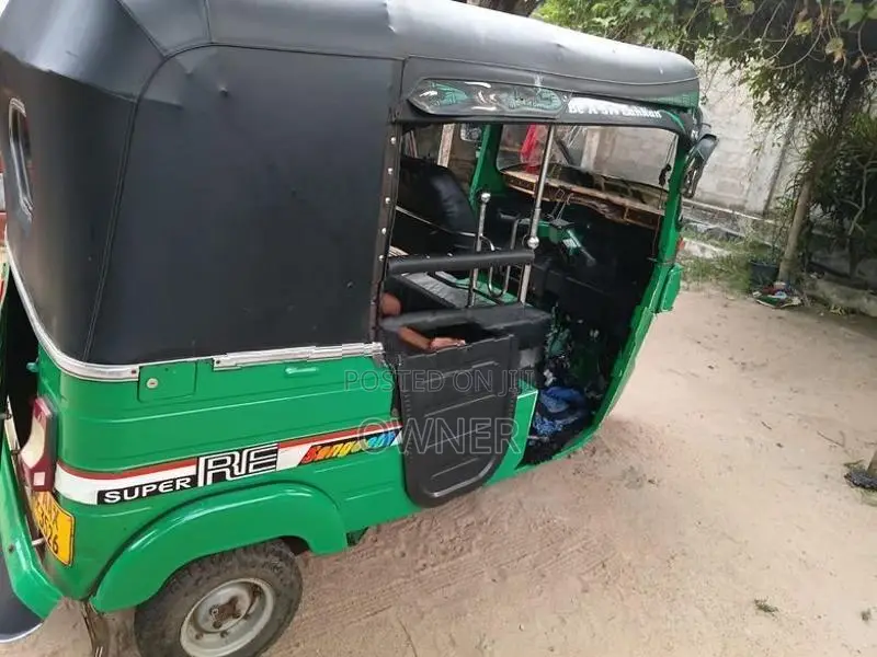 Bajaj RE 2015