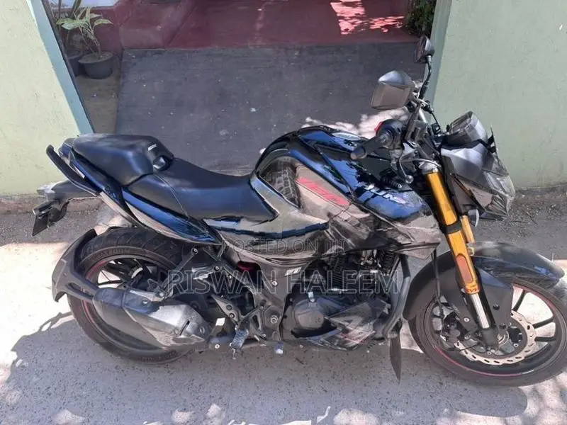 Hero Hunk 160R 2025