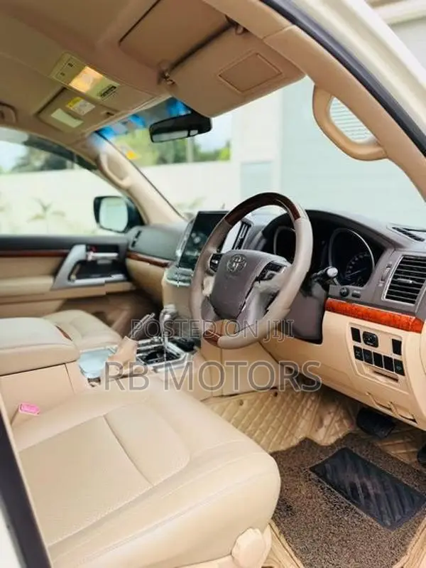Toyota Land Cruiser Sahara V8 2015