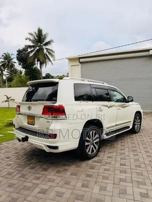 Toyota Land Cruiser Sahara V8 2015